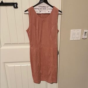 Elegant Sleeveless Midi Dress in Dusty Pink